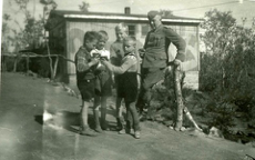 Tysk soldat med norske barn